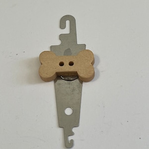 Wood Bone Needle Threaders | NEEDLE MINDER | Cross Stitching | Cross Stitch | Embroidery | Hand Embroidery | Needlepoint | Sewing |