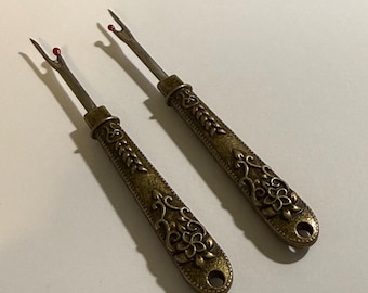 Descosedor/herramienta de costura con diseño floral de inspiración vintage