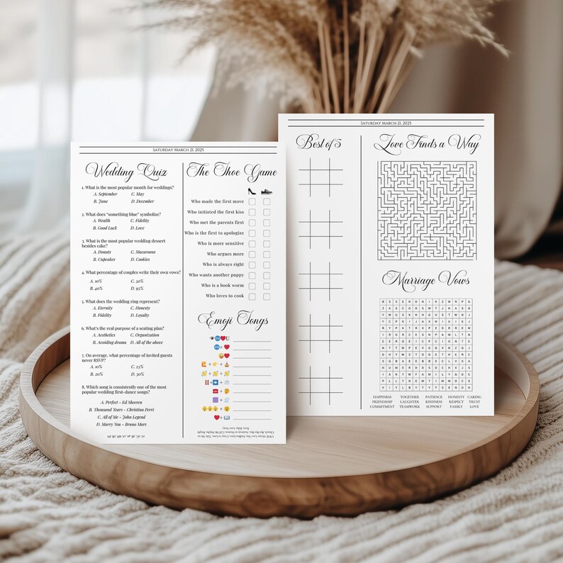 Pode incluir: Dois cart&otilde;es de atividades de casamento brancos com texto e gr&aacute;ficos pretos. O cart&atilde;o esquerdo inclui um quiz de casamento, o jogo dos sapatos e m&uacute;sicas com emojis. O cart&atilde;o direito apresenta grelhas de jogo do galo, um labirinto e um ca&ccedil;a-palavras.