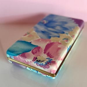 Vintage Floral Tapestry Clamshell Jewelry Case, Hard-Shell Travel Vanity Organizer