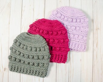 Messy Bun Beanie Crochet Pattern – Easy DIY Winter Hat