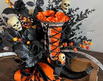Halloween-Arrangement, Halloween-Mittelstück, Hexendekor, Hexenstiefel-Tischarrangement auf Tablett, wunderliches Halloween-Dekor für Zuhause