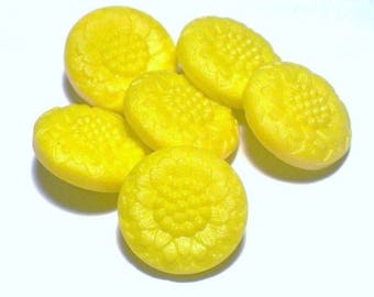 6 Bright Yellow Glass Flowers Vintage Buttons 19mm  Set with shanks
