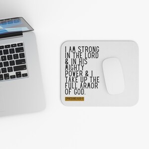 Mousepad cristão da Armadura de Deus (Retangular) | Efésios 6:10-11