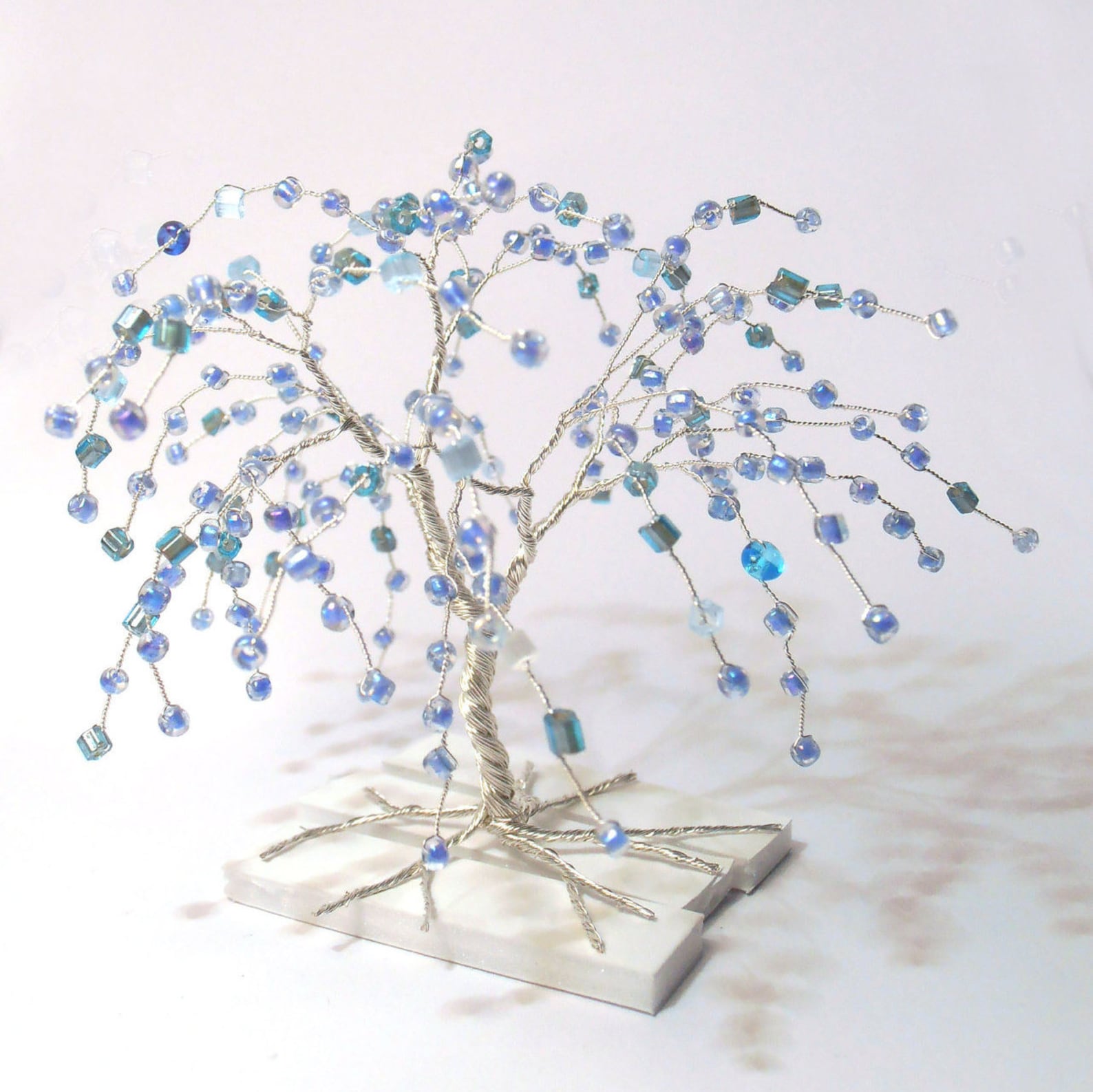 Дерево из проволоки и бисера. Деревья из бисера своими руками. Дерево из бусин. Деревья из бисера. Веточка из стекляруса.