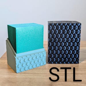 60+ kaarten 3D-afdrukbare Dragon Scale-deckdoos – past 60 + 15 kaarten met sleeve (STL-bestand), klikbaar ontwerp voor MTG- en TCG-spelers