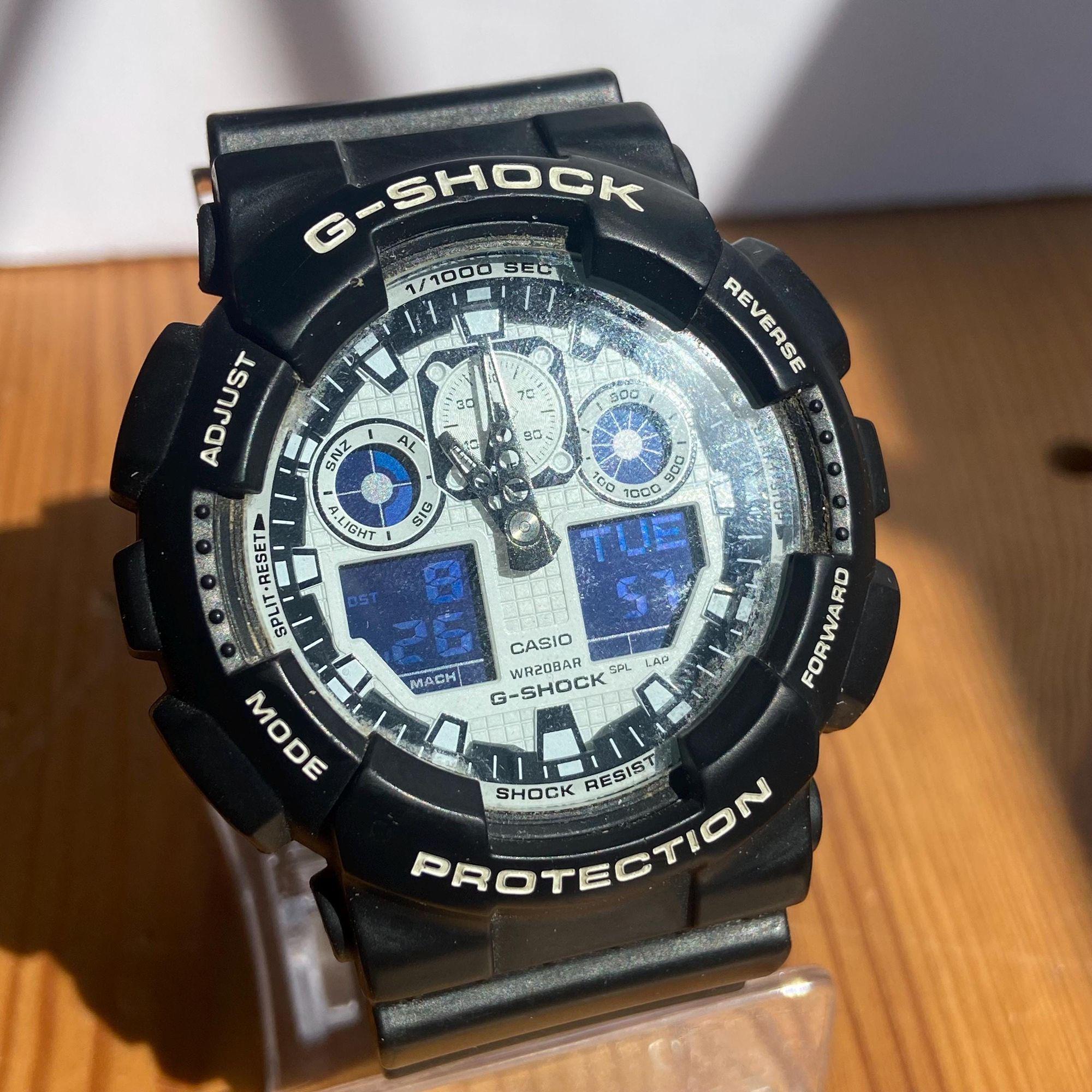 カシオ G-SHOCK GA100BW-1A ブラック/ホワイト アナログ/デジタル 44mm 