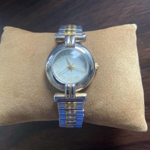 Women&#39;s Watch Two Toned Gold Silver Stretch Band Analog Quartz - New Battery