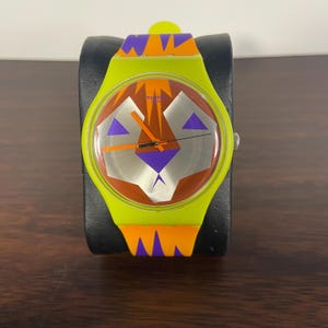 Swatch Moofasa SUOJ106 – New Gent 41 mm Lion Design, Yellow Silicone Strap, Swiss Quartz, Unisex, New Battery