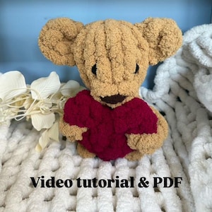 Hand Knit Teddy Bear Video Tutorial/ Pattern. Beginner /intermediate. Learn how to finger knit, crochet chicken, DIY, hand knitting