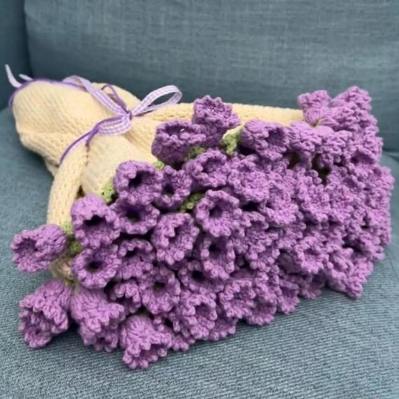 紫色の花のかぎ針編みブランケットのパターン：バイオレットローズ編み