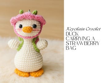 Wzory na breloki z kaczką niosącą truskawkową torbę, szydełkowa kaczka amigurumi, szydełkowe zwierzęta z kaczką, szydełkowe breloki z kaczką, szydełkowe prezenty na prezent