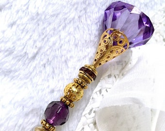 HATPIN met donkerpaarse kristalvorm en kristal op gouden afwerking: 8 inch