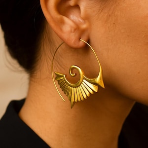 Orecchini a cerchio in oro azteco / Gioielli pendenti a spirale boho / Ganci geometrici tribali