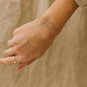 Dainty Gold Layered Bracelet – Minimalist Beaded Chain Bracelet for Women – Adjustable Delicate Jewellery – Everyday Elegant Gift for Her