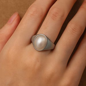 Bold Silver Pearl Ring – Oval Statement Ring for Women, Chunky Modern Design, Minimalist Jewelry Gift, Women&#39;s Adjustable Pearl Band For Her