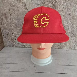 Vintage NHL Calgary Flames Mesh Trucker Red Hat (Missing Plastic Snapback)
