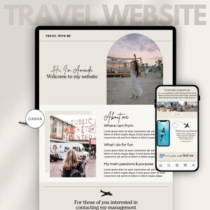 Puede incluir: Una maqueta de sitio web para un blog de viajes con el texto "Travel With Me" y "Hi, I'm Amanda. Welcome to my website." El sitio web presenta una foto de una mujer con un vestido blanco de pie en un paisaje desértico, una foto de una calle de la ciudad con un letrero que dice "Public Market Center", y una sección titulada "About Me" con texto sobre la ubicación, los pasatiempos y las pasiones del bloguero.