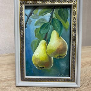 Stilleven met peer - rustieke keukenmuurkunst - olieverfschilderij op mdf-bord - handgeschilderd origineel fruitkunstwerk voor woondecoratie