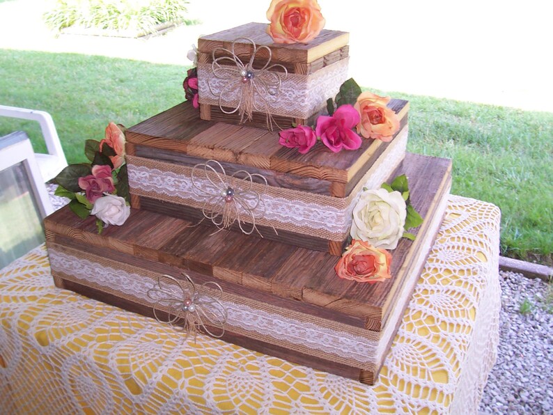 wedding cake stand reception