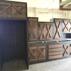 Rustic Pine Barn Door Kitchen Cabinets: Modern Farmhouse Style