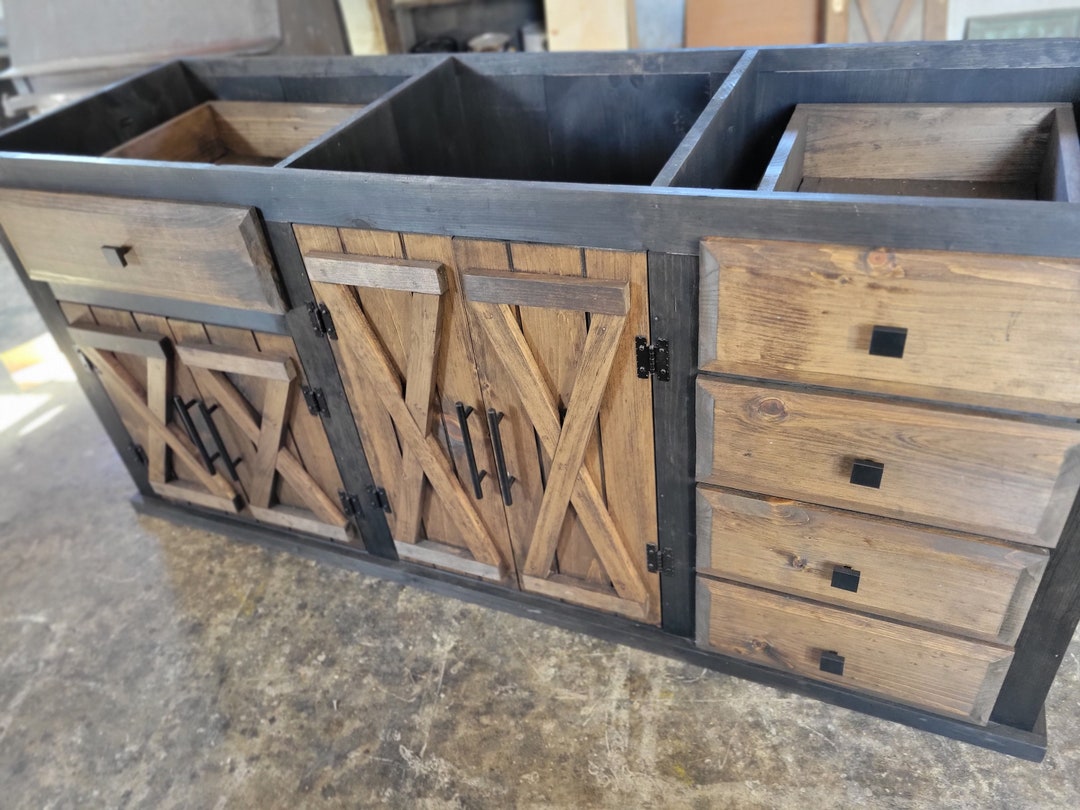 Mueble de baño rústico de pino con puertas estilo granero - Etsy México, image size:1080x810