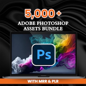 Puede incluir: Un portátil muestra un diseño abstracto colorido con el logotipo de Adobe Photoshop. El texto dice "5,000+ Adobe Photoshop Assets Bundle" en naranja y blanco. El banner inferior dice "WITH MRR & PLR".