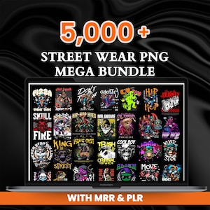 Puede incluir: Una pantalla de portátil muestra una colección de diseños PNG de ropa urbana. La pantalla muestra varios diseños gráficos con texto como "Pizza", "Skull" y "King". El texto "5,000+ STREET WEAR PNG MEGA BUNDLE" está en la parte superior.