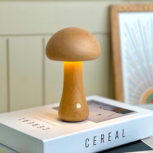 Lámpara de madera con forma de hongo, lámpara portátil inalámbrica, lámpara recargable que funciona con pilas, atenuación continua de 3 colores, luz de noche para regalos de cumpleaños