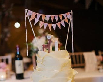 Cottage Chic Cake Bunting Topper - Give Your Cake a Rustic Vibe with this Sweet and Charming Decoration - Perfect for Country Weddings!