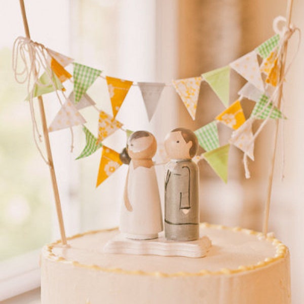 Vintage Floral Cake Bunting Topper - Create a Timeless Look for Your Cake with this Delicate and Elegant Accessory - Handmade with Care!