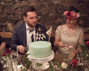 Mini Fabric Bunting Cake Topper – Heirloom Wedding Cake Garland, Raw Edge Textile Banner, Storybook Reception Decor, Reusable Celebration