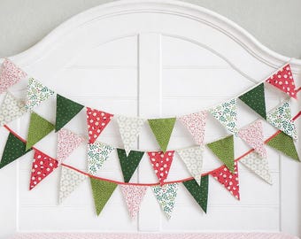 Christmas Mini Fabric Bunting Garland – Handmade Holiday Flag Banner in Vintage Red, Green, Cream for Mantels, Trees, Shelves & Cozy Winter