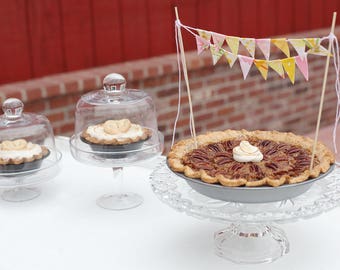 County Fair Charm Cake Bunting Topper - Adorn Your Cake with this Rustic and Charming Decoration - Perfect for Farmhouse Style Parties!