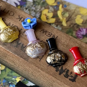 ヴィンテージ花瓶カボション、チェコガラスカボション、アールデコカボション、花瓶型カボション、花のカボション、ヴィンテージローズファインディング