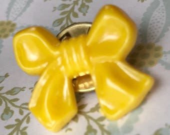 Retro Pin, Yellow Bow pin,50's Brooch,lucite Brooch,Bakelite Pin,Bow Pin,Vintage Girl,Retro Girl,yellow Bow,Retro Jewelry #1698R