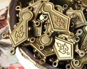 Vintage brass Connectors, Ornate Chandelier Connectors, 3 loops, Victorian Connectors, stamping findings  vintagerosefindings, #1381G
