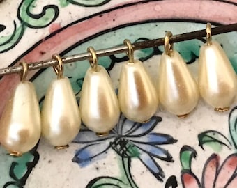 10 Vintage pearl drops charms