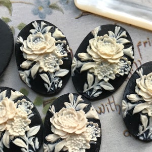 Vintage floral cabochons, Black Rose cabochons, 25x18,  Castlecore Cabochons, Victorian cabochons, black noir, Acrylic, jewelry making