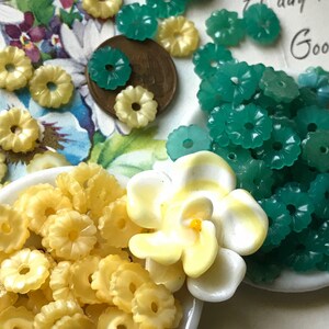 Vintage yellow Flower beads,  9mm glass