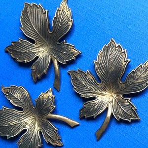 Vintage Brass Leaves, Etched Leaf Stamping, Black Leaves, brass stampings, brass leaves, brass findings, Nature Jewelry Art Nouveau #875E