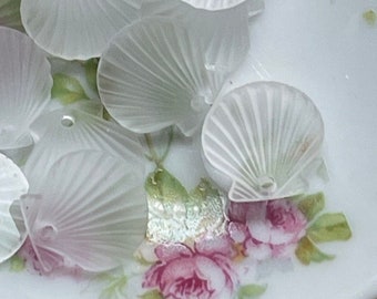 Vintage Glass Clam Shell beads, made in Germany, Frosted, 4pcs, 11mm