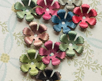 Vintage brass flowers, brass flower stampings, 8pcs, 17mm, VINTAGE, jewelry making supplies, flower power, assemblage findings, assemblage