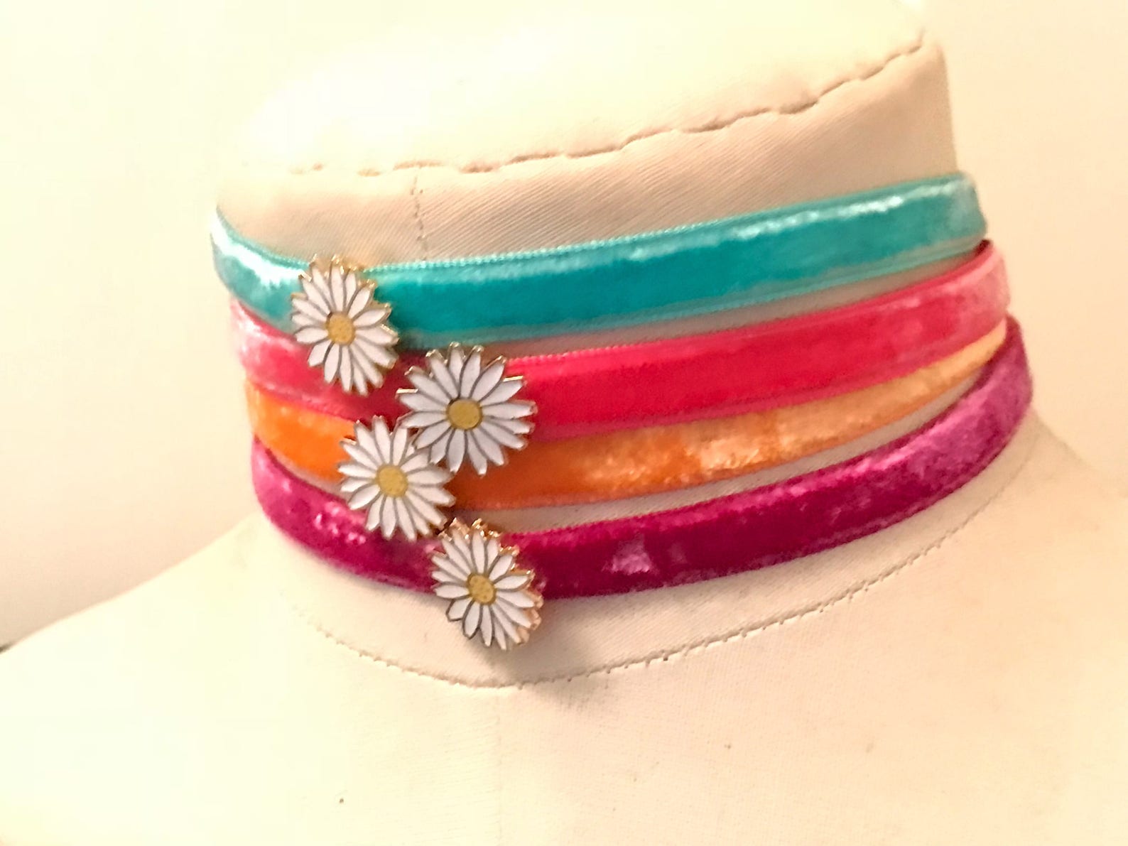 Daisy Velvet Choker - Cream/Black