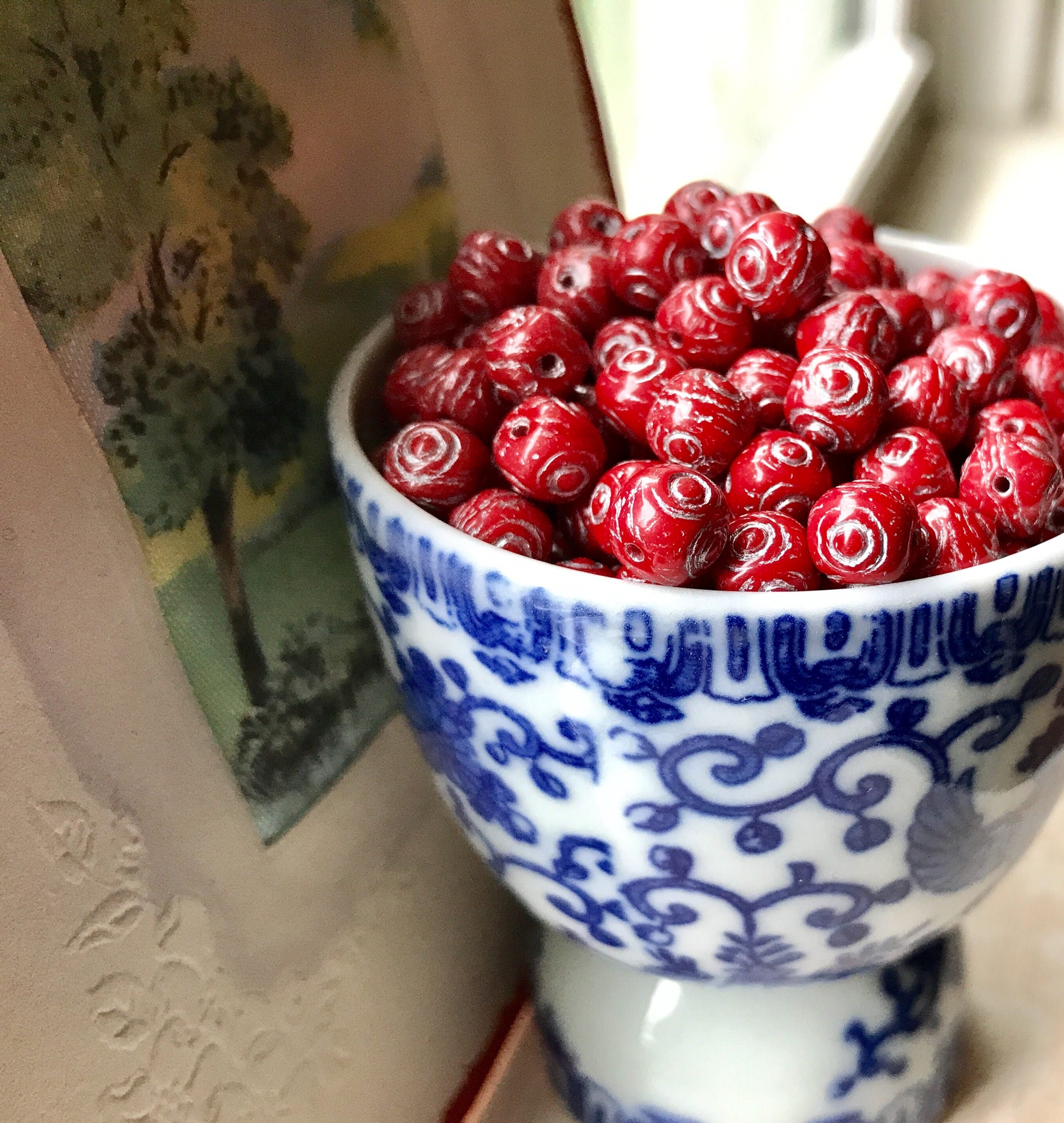 LOT DE 300 PERLES EN VERRE VINTAGE ROUGE - Artisanales, Pour Déco Ou Bijoux, Occasion (fond De Stock)