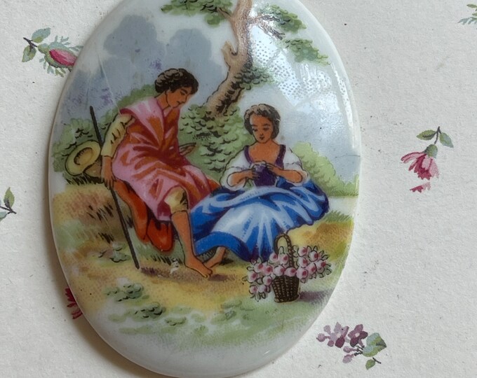 Grand Cabochon Ancien En Porcelaine De Limoges – Vintage – Dimensions 60x51 Mm – Très Bon État