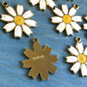 Sarah Coventry Daisy Charms, 4pcs, NOT PERFECT image 2