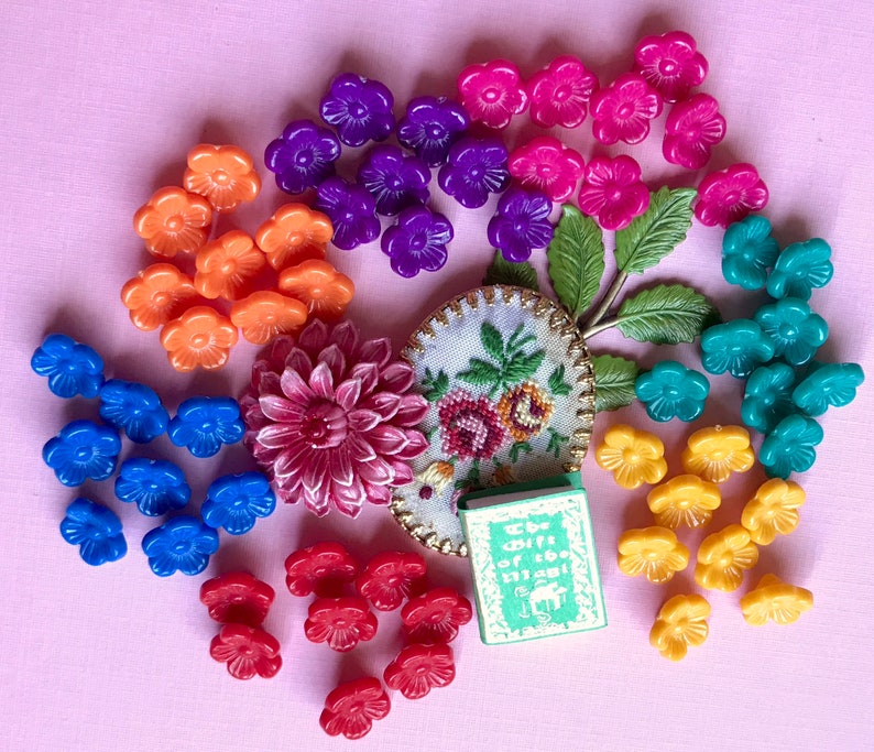 Vintage Lucite Buttons Flower Buttons Rose Buttons Colorful - Etsy