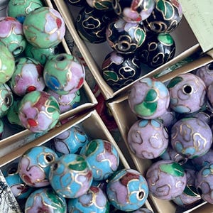 Flower Beads, Vintage Cloisonné Beads - Glass Beads - Hand Painted Beads - Cloisonne Beads - Enamel Beads - Floral Beads - Cottagecore, 10mm