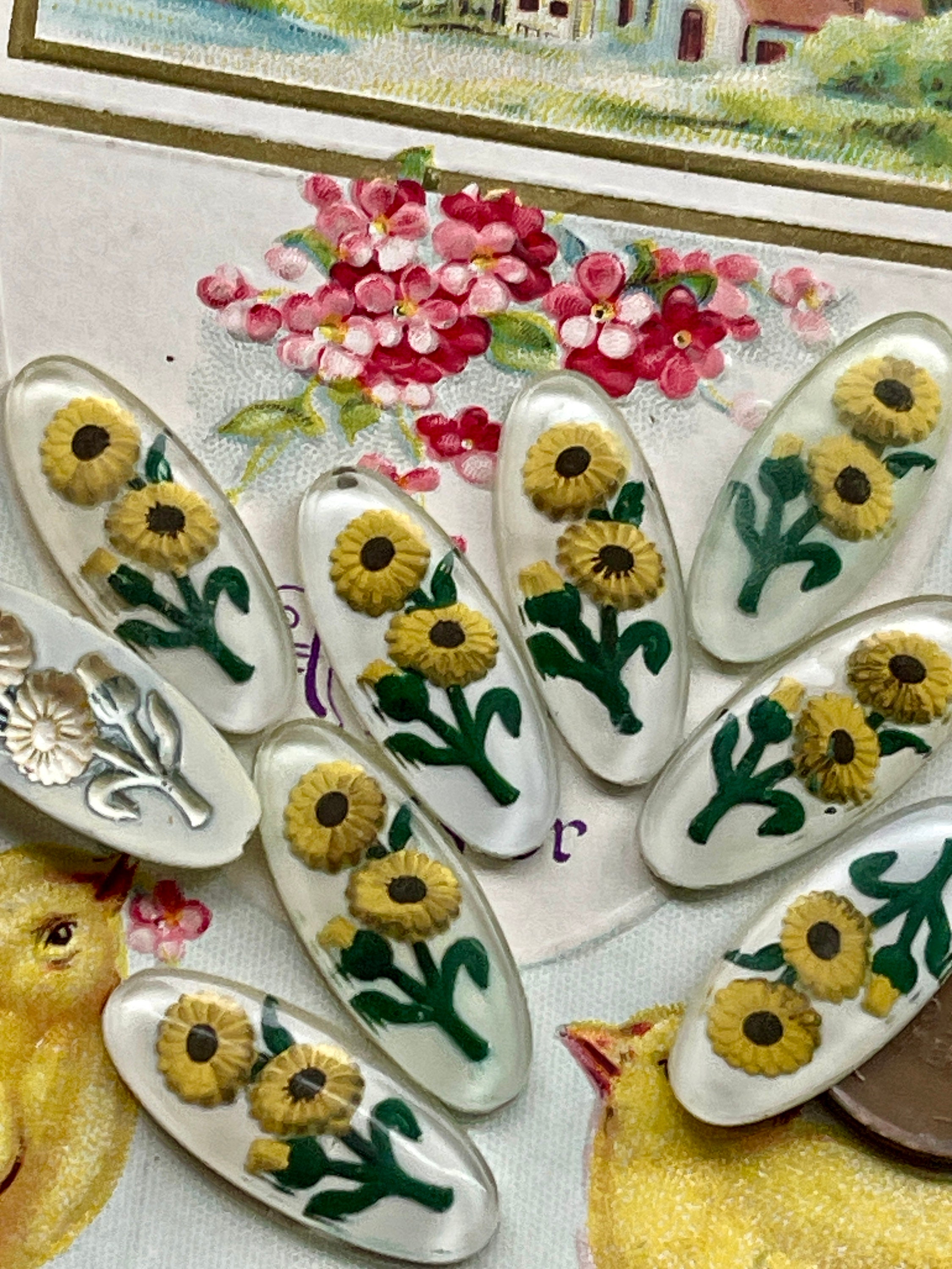 ヴィンテージ デイジー カボション、2 個、10x23、COTTAGECORE